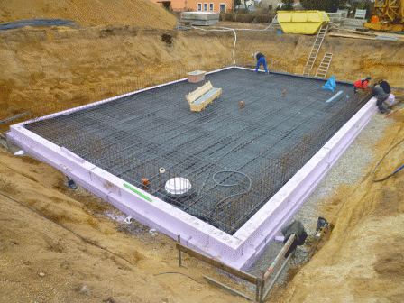 Passzívház családiház- alaplemez betonozás
