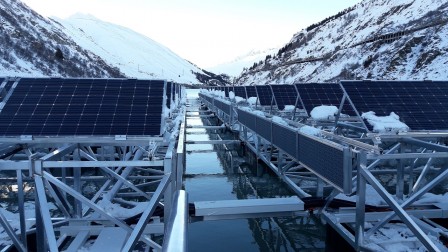 Vízfelszínre telepített naperőmű épült Svájcban